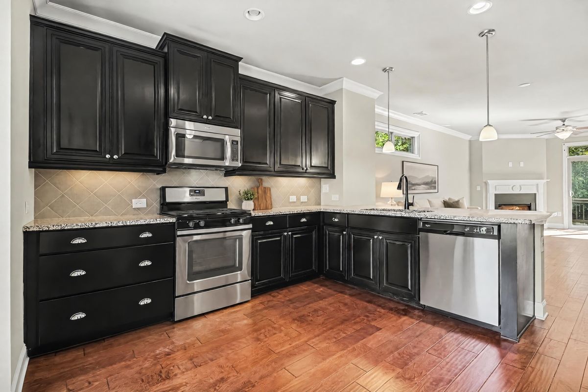 Property photo 2 of 7910 Willoughby Ct
