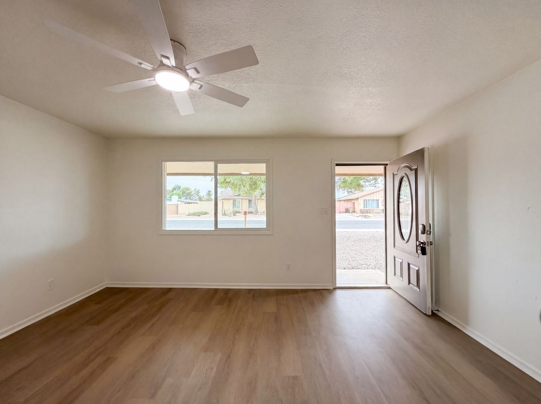 Property photo 3 of 1226 E 11th Pl