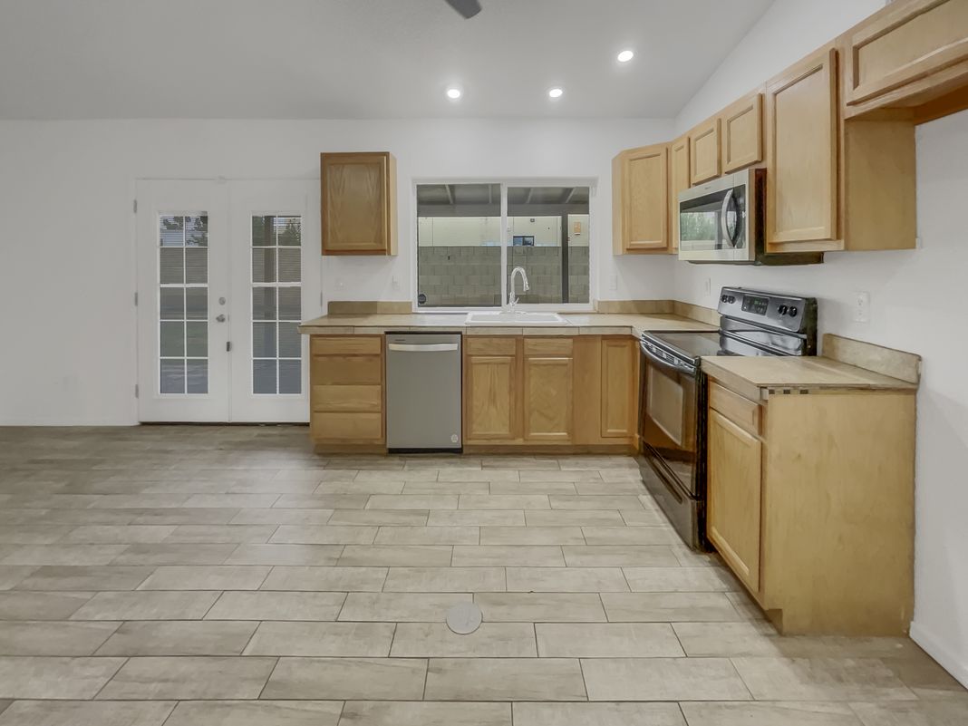 Property photo 2 of 13628 N 40th Dr