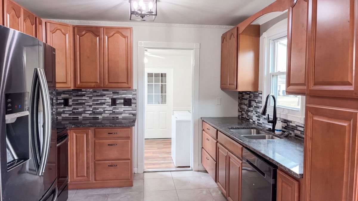 Property photo 2 of 1673 Broad Ln