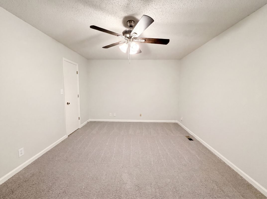 Photo 4 of 20 of 166 Kirby Dr, Clarksville, TN