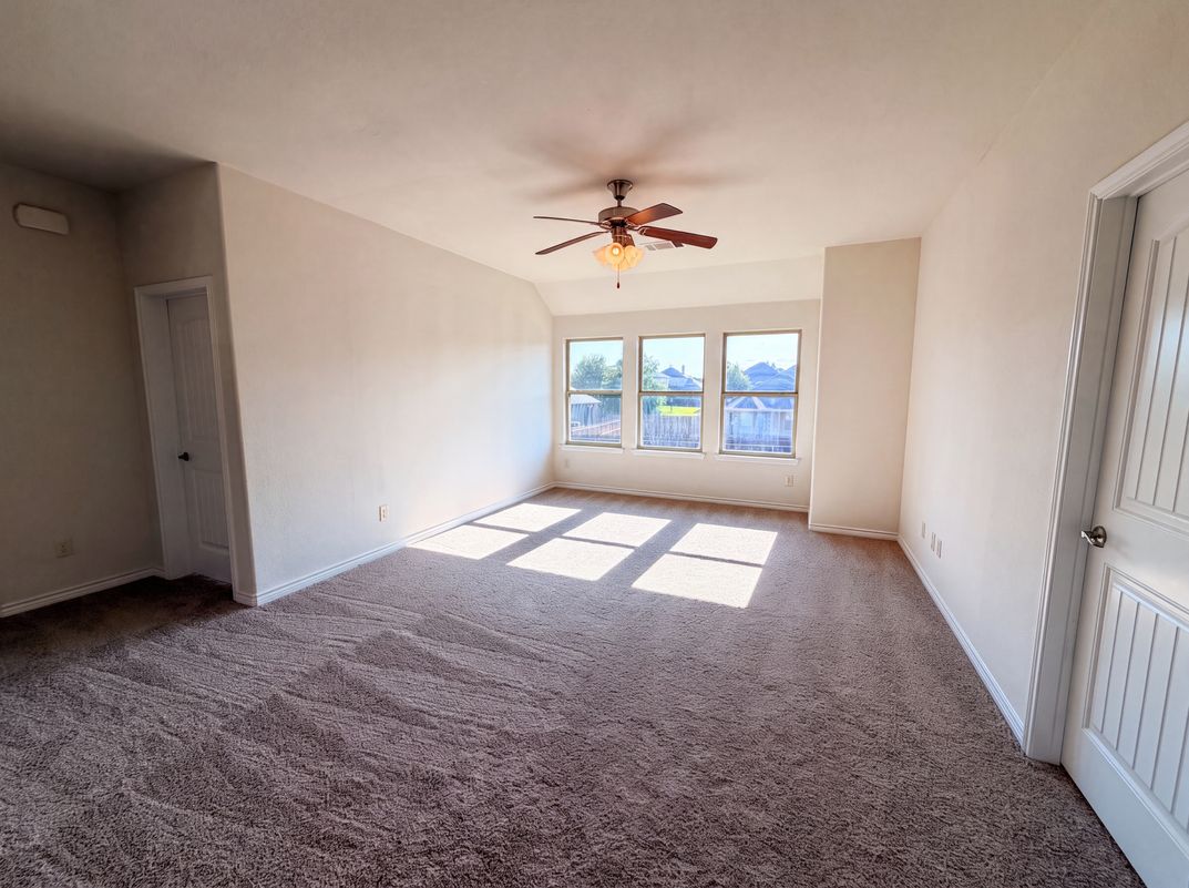 Photo 13 of 22 of 1217 Maverick Ln, Royse City, TX