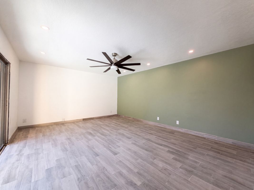 Property photo 3 of 110 N Delaware Blvd Apt 10C