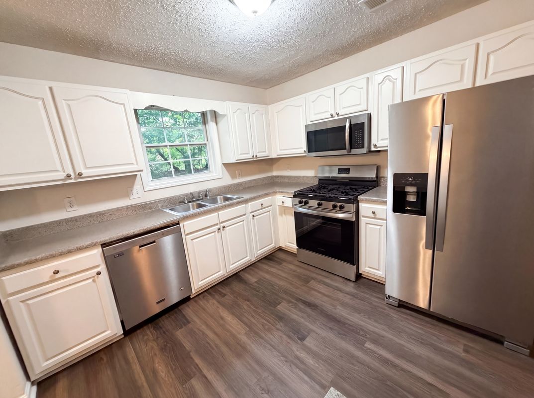 Photo 9 of 34 of 215 Twin Brook Way, Lawrenceville, GA