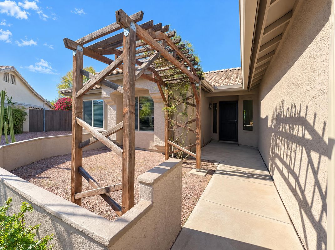Property photo 2 of 7746 W Wahalla Ln