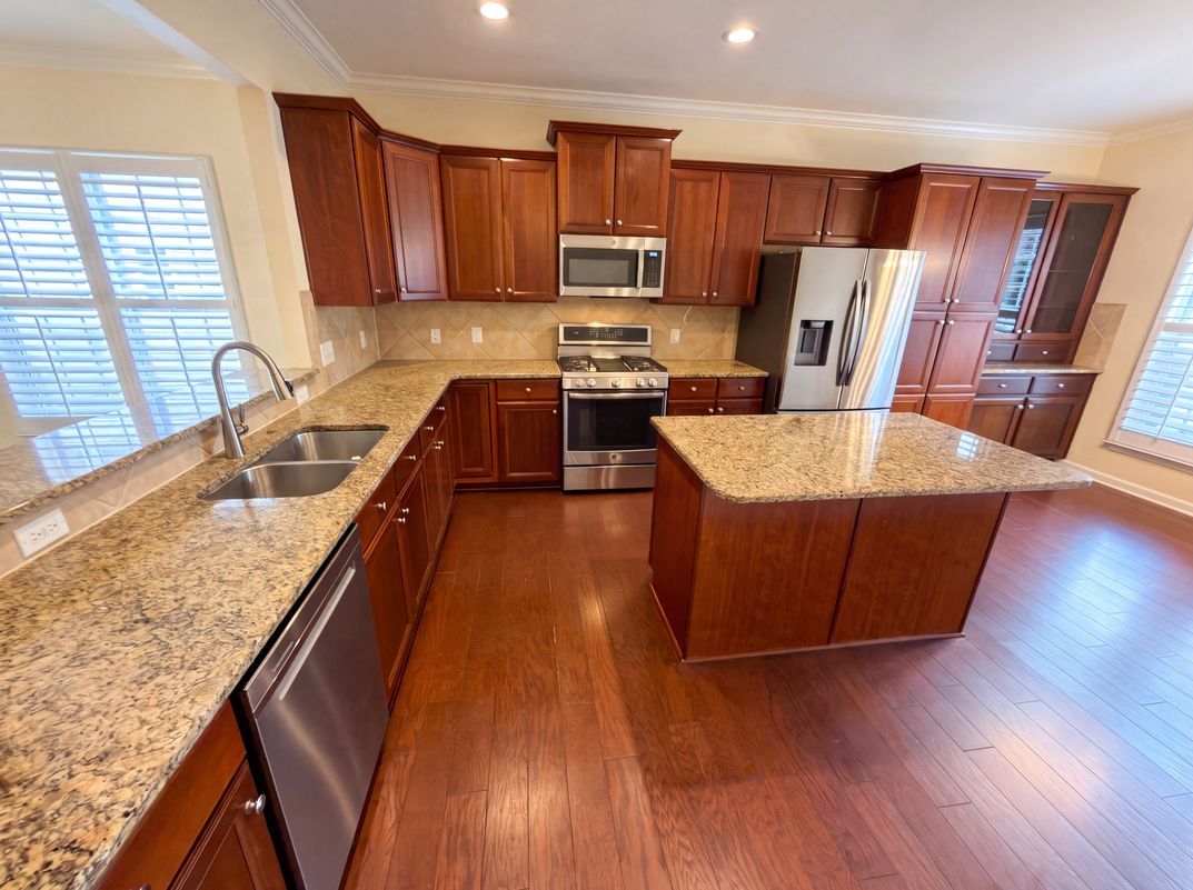 Property photo 2 of 2059 Hartwell Ln