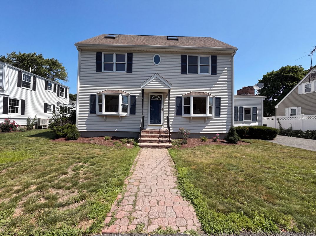 Property photo 1 of 4 MacArthur Cir