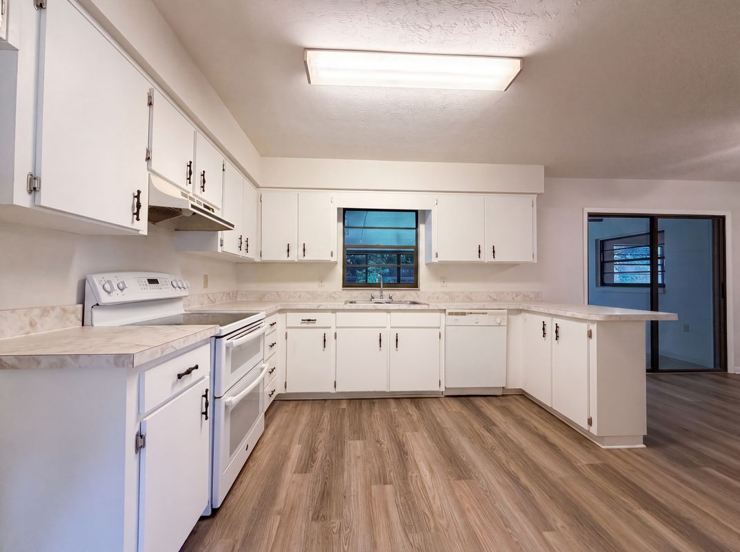 Property photo 2 of 4621 NW 29th Ave