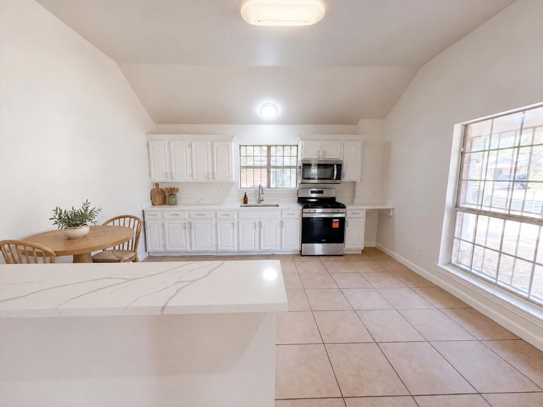 Property photo 2 of 1322 E Waco Ave