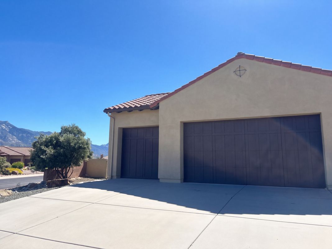 Property photo 1 of 36070 S Desert Sun Dr