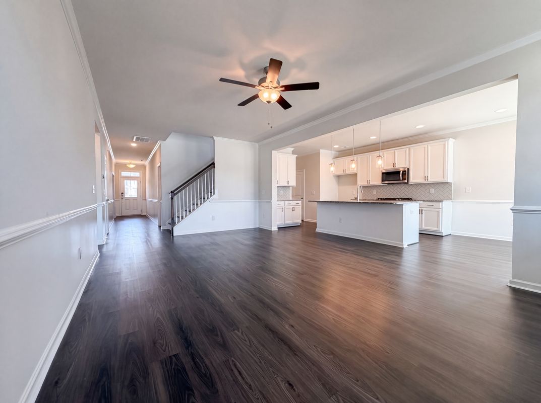 Property photo 3 of 119 E Caxton Ct