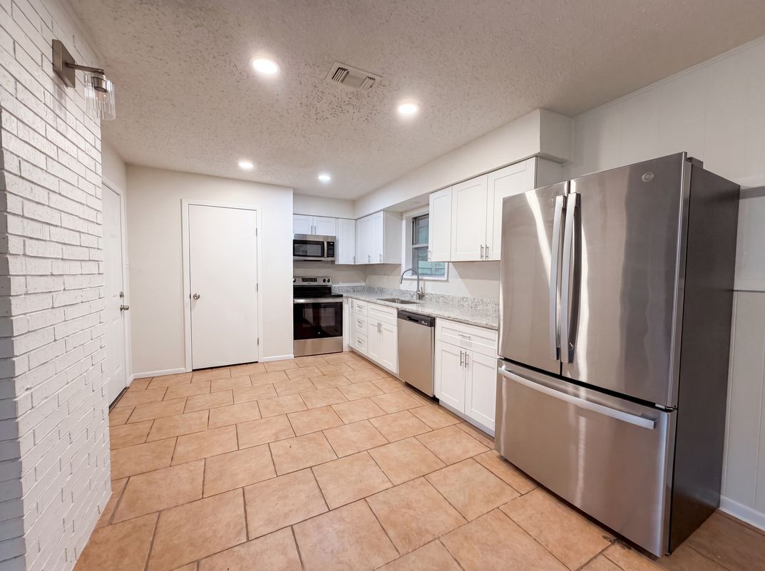 Property photo 2 of 437 Denison Dr