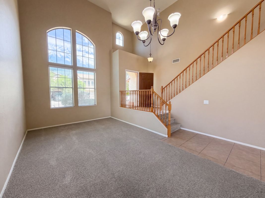 Property photo 3 of 671 W Green Tree Dr