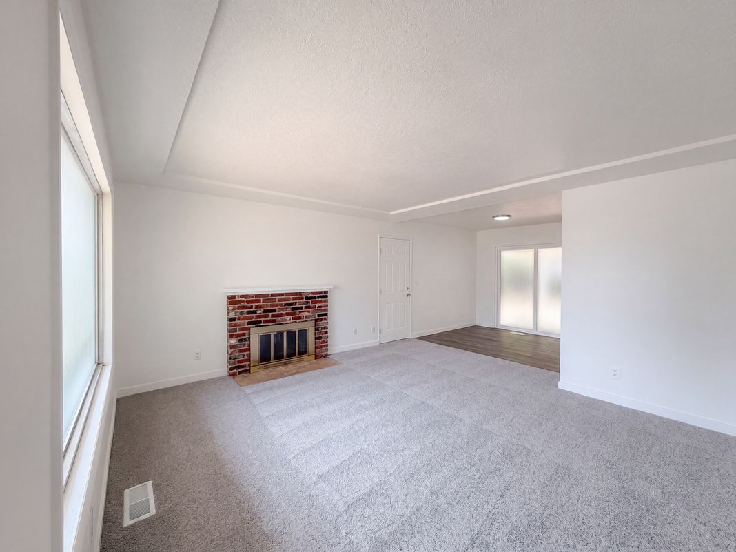 Property photo 3 of 465 SW 139th Ave