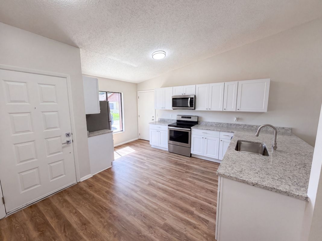 Property photo 2 of 190 Pine Knoll Ct