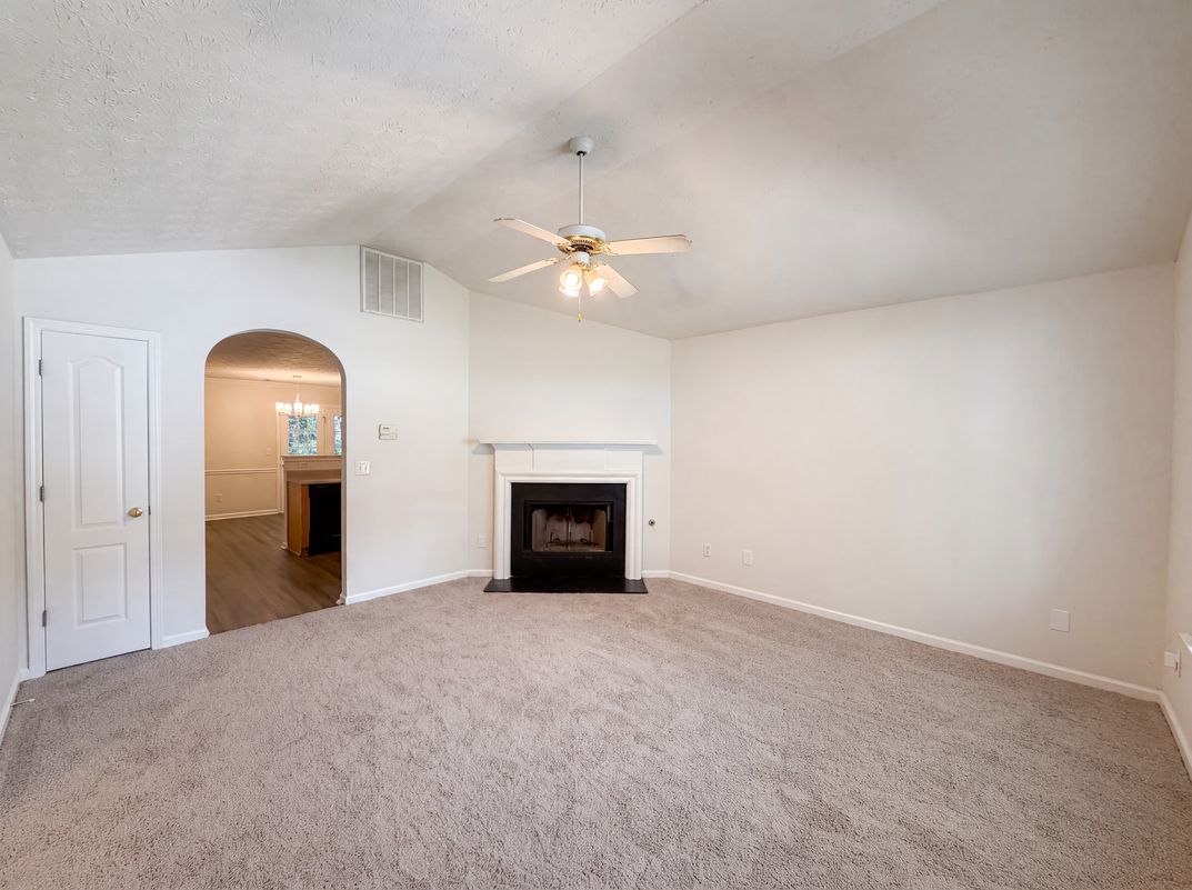 Property photo 3 of 10543 Crabtree Dr
