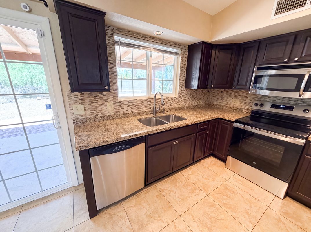 Photo 7 of 21 of 6081 N Curry Ave, Tucson, AZ