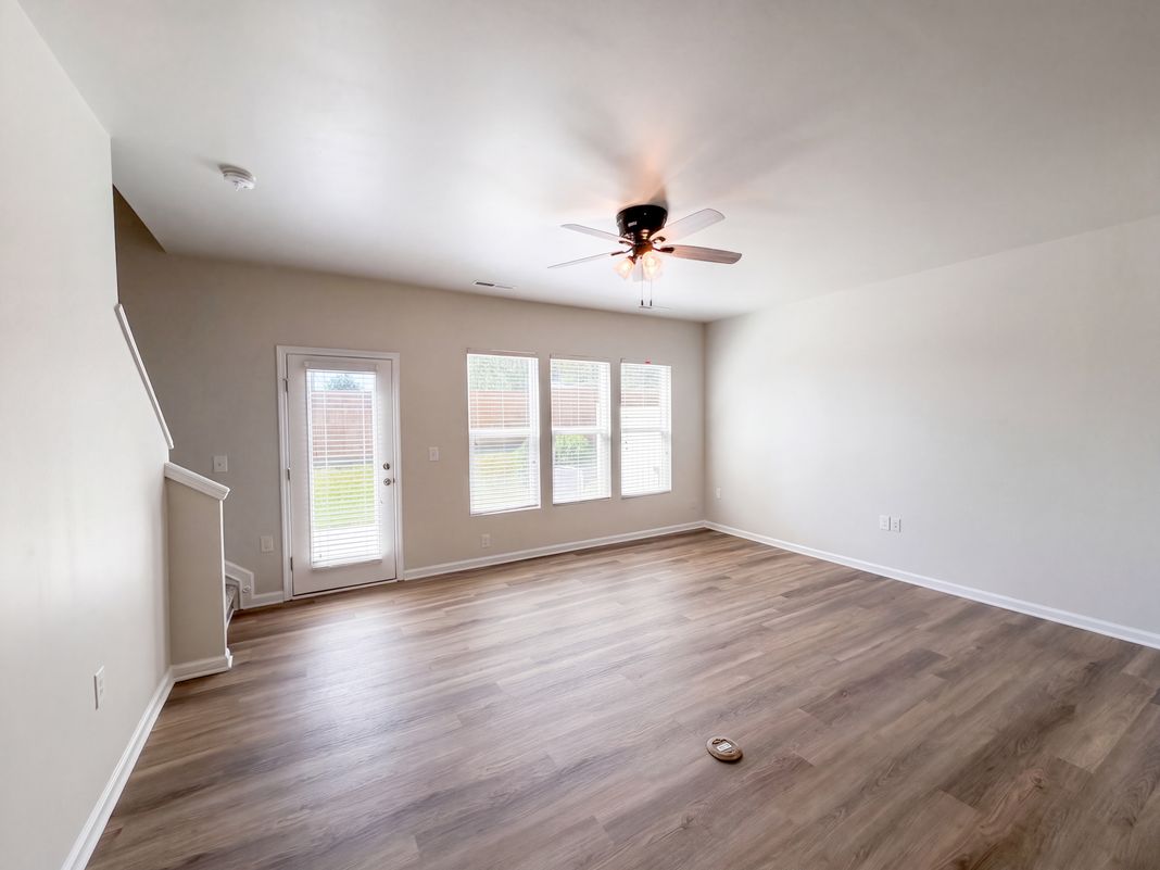 Property photo 3 of 1053 Laceflower Dr
