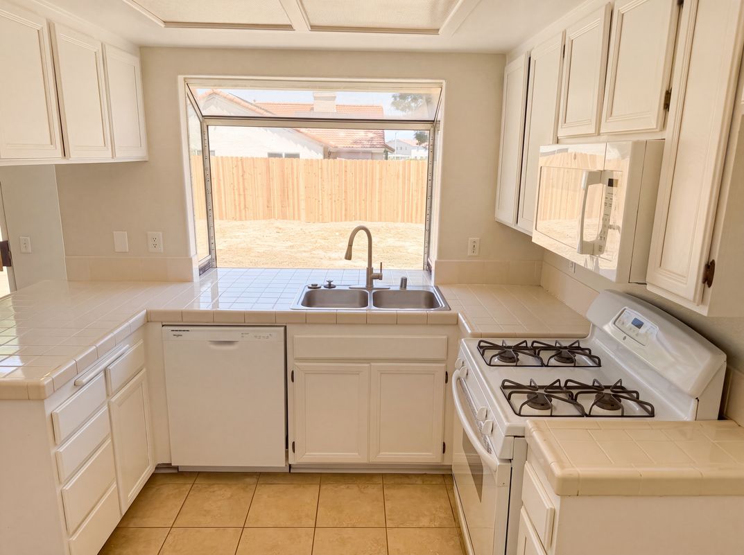 Photo 7 of 23 of 2758 Alne Dr, Hemet, CA