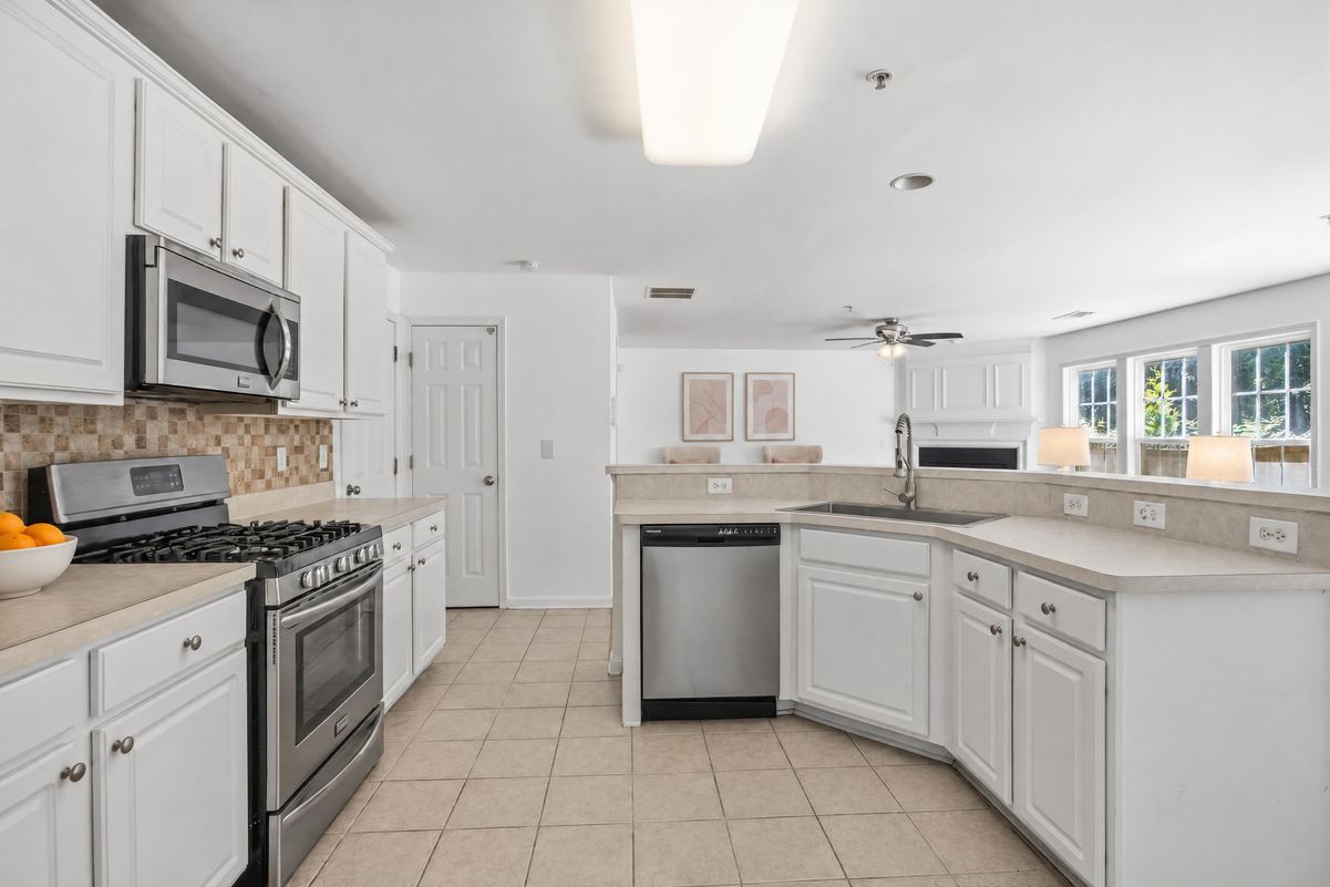 Property photo 2 of 313 Balaban Cir