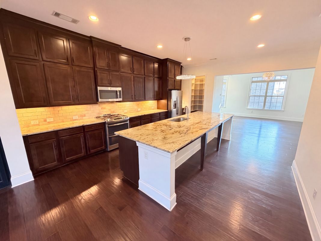 Property photo 2 of 2256 Royal Vineyard Ln SE