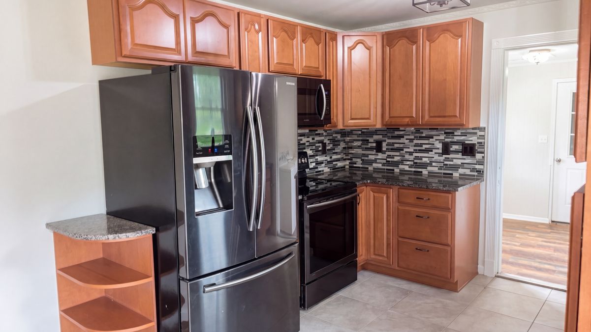 Property photo 3 of 1673 Broad Ln