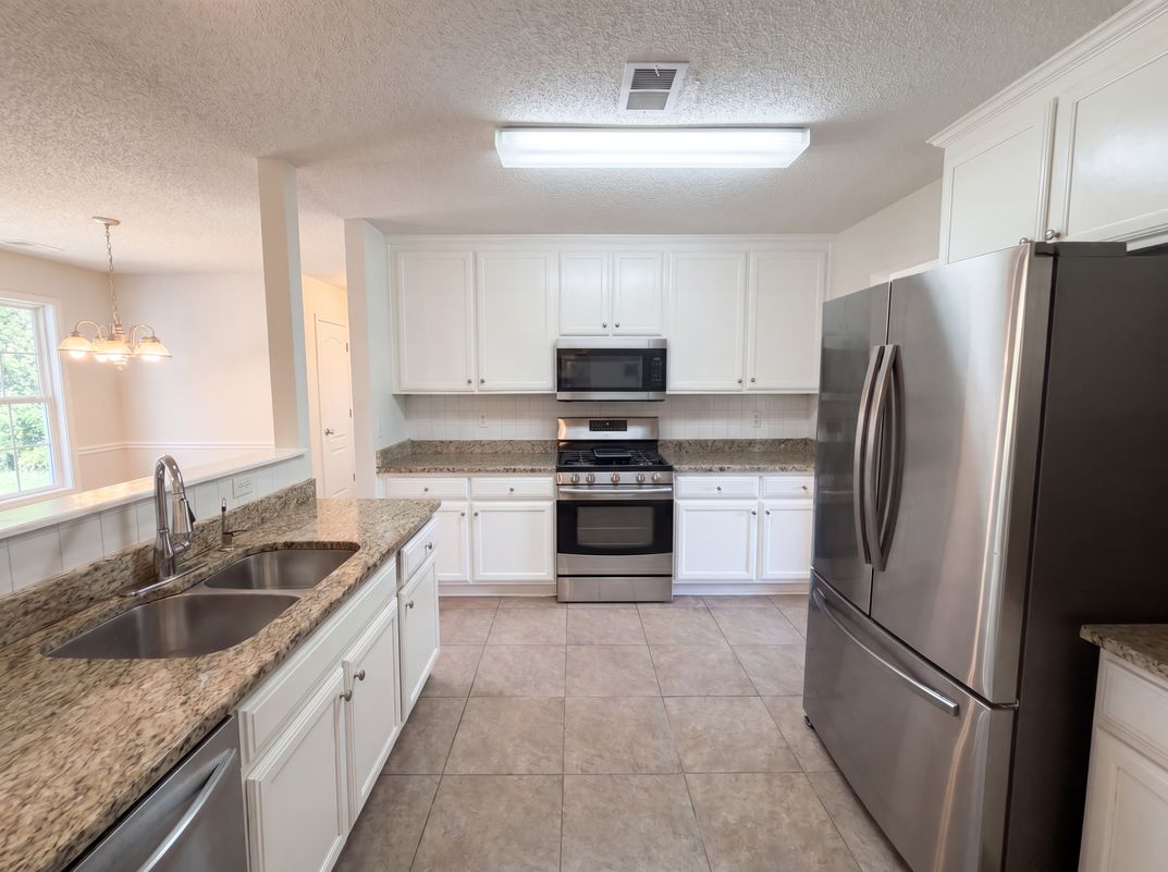 Property photo 2 of 5003 Yankee Doodle Dr