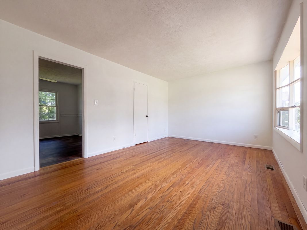 Property photo 3 of 2806 E Cramer Dr
