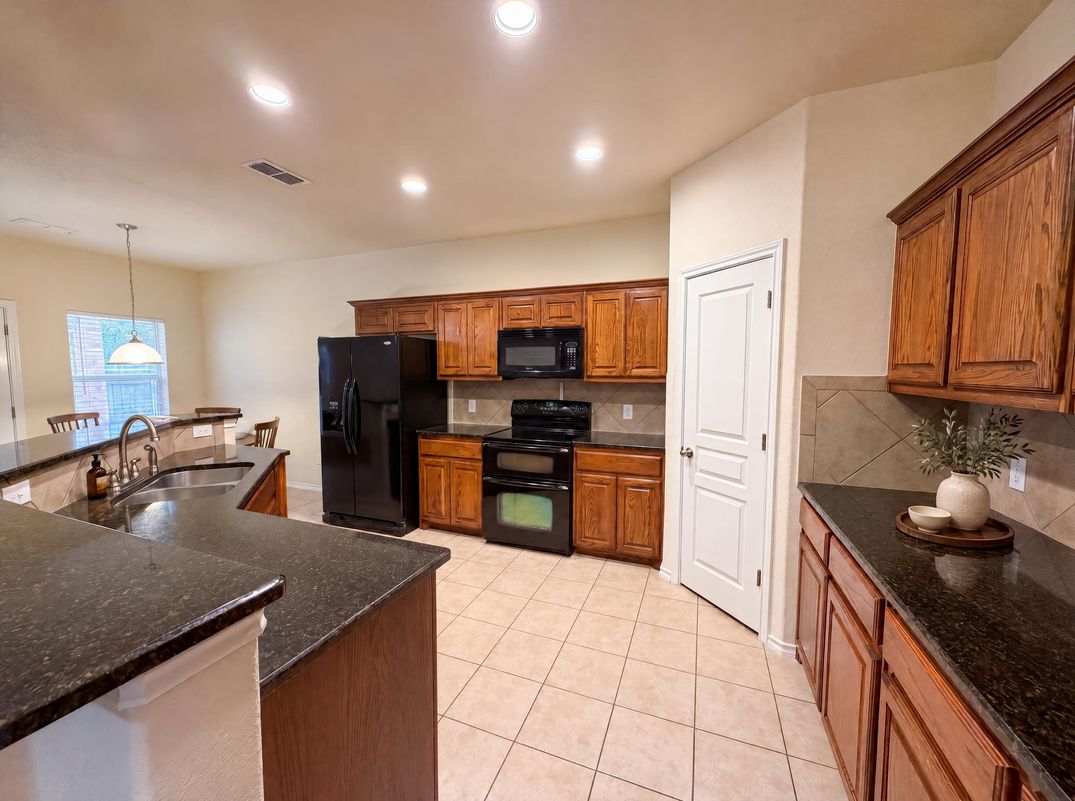 Property photo 2 of 9816 Mullins Crossing Dr