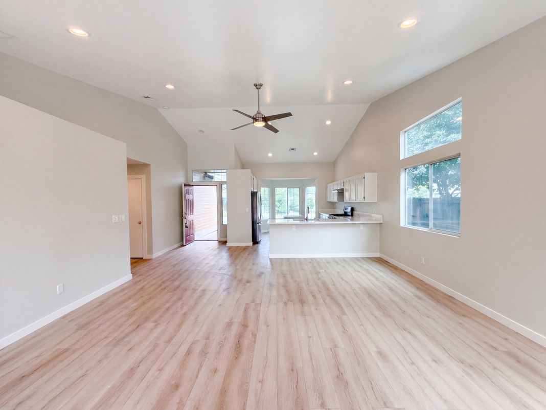 Property photo 3 of 1865 Dorris Ct
