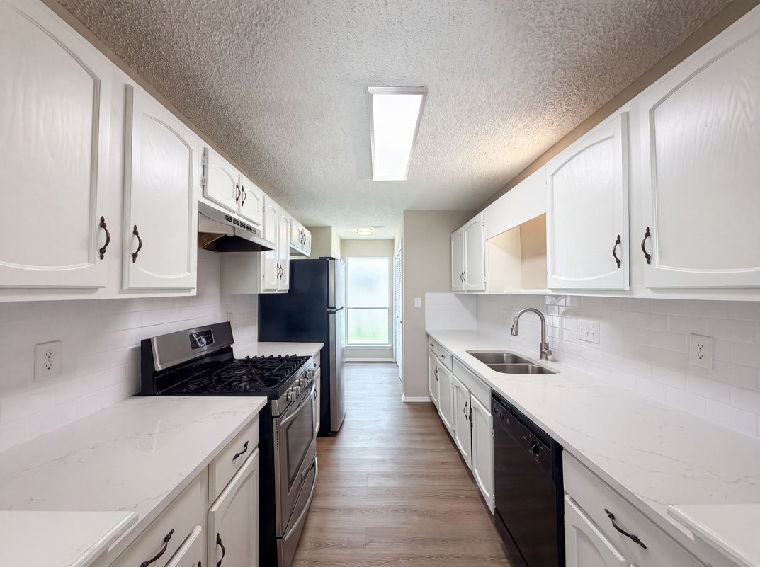 Property photo 2 of 5602 Briarwood Forest Dr