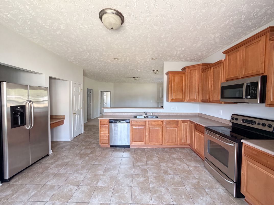 Property photo 2 of 3066 Candlelight Dr