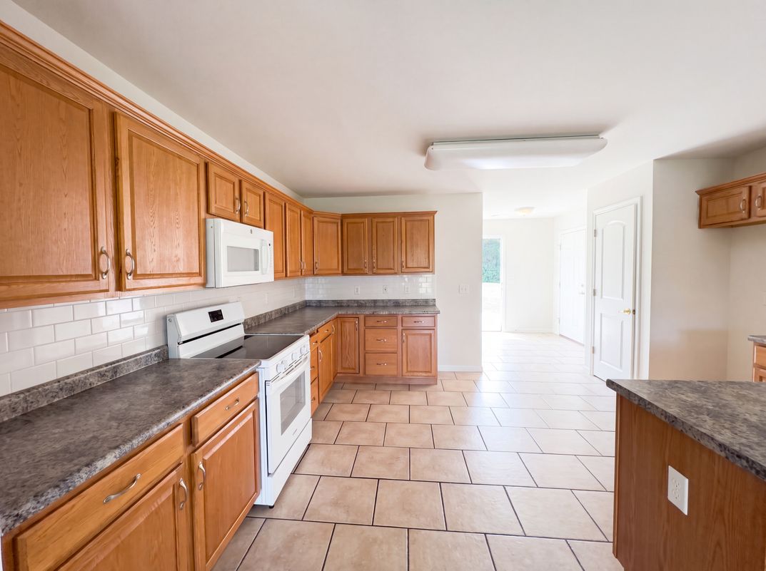 Property photo 2 of 2357 Bastean Rd