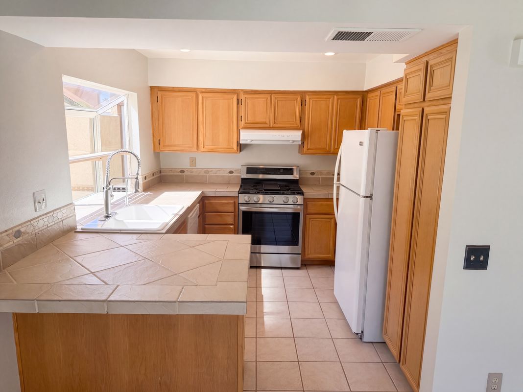 Property photo 2 of 961 Verona Ave