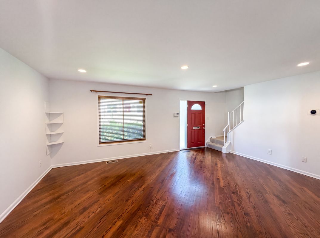 Property photo 3 of 9983 Ridgeline Dr