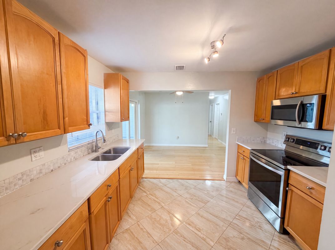 Property photo 2 of 8283 86th Ave