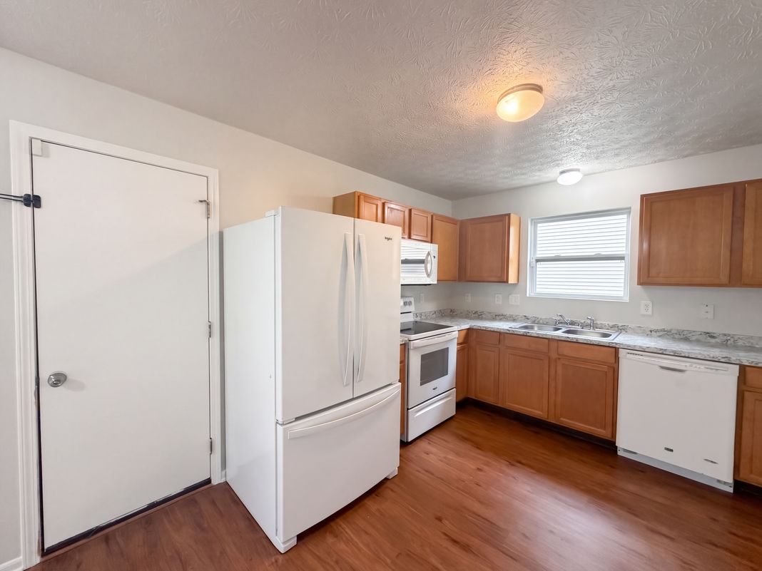 Property photo 2 of 3841 Bay Village St