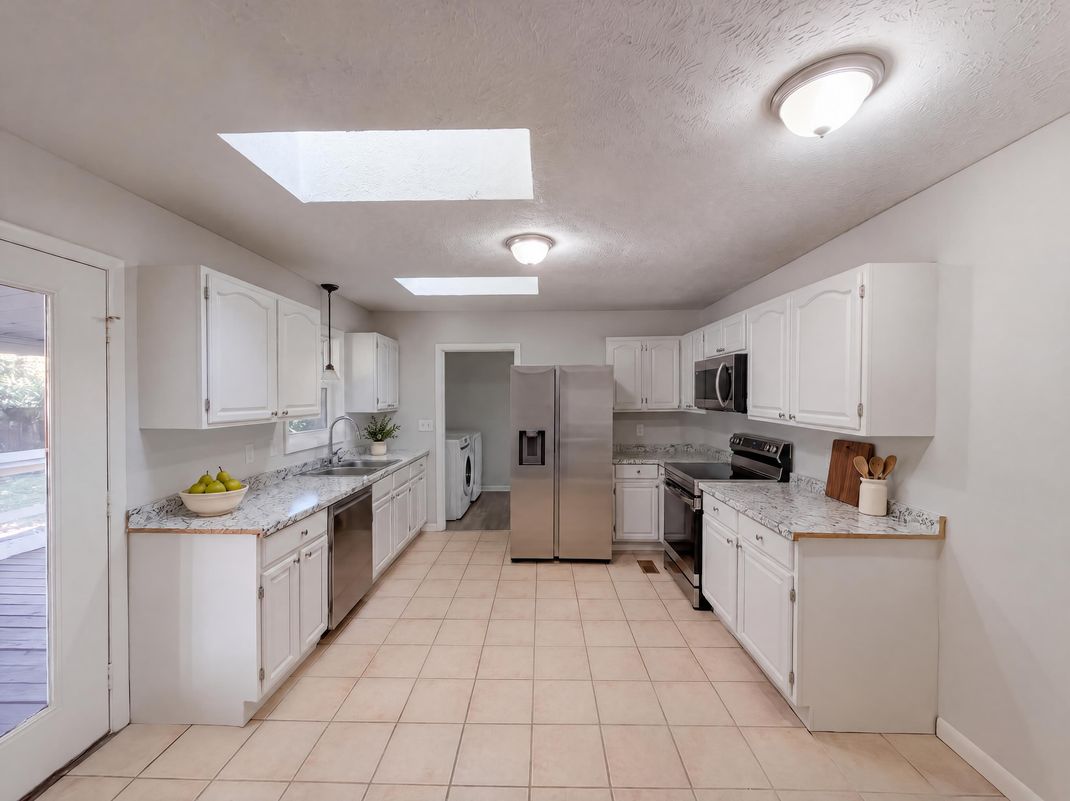 Property photo 3 of 909 Axis Cir