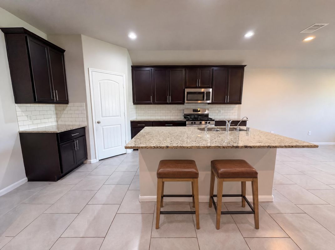 Property photo 2 of 8322 Oakleaf Meadow Ct