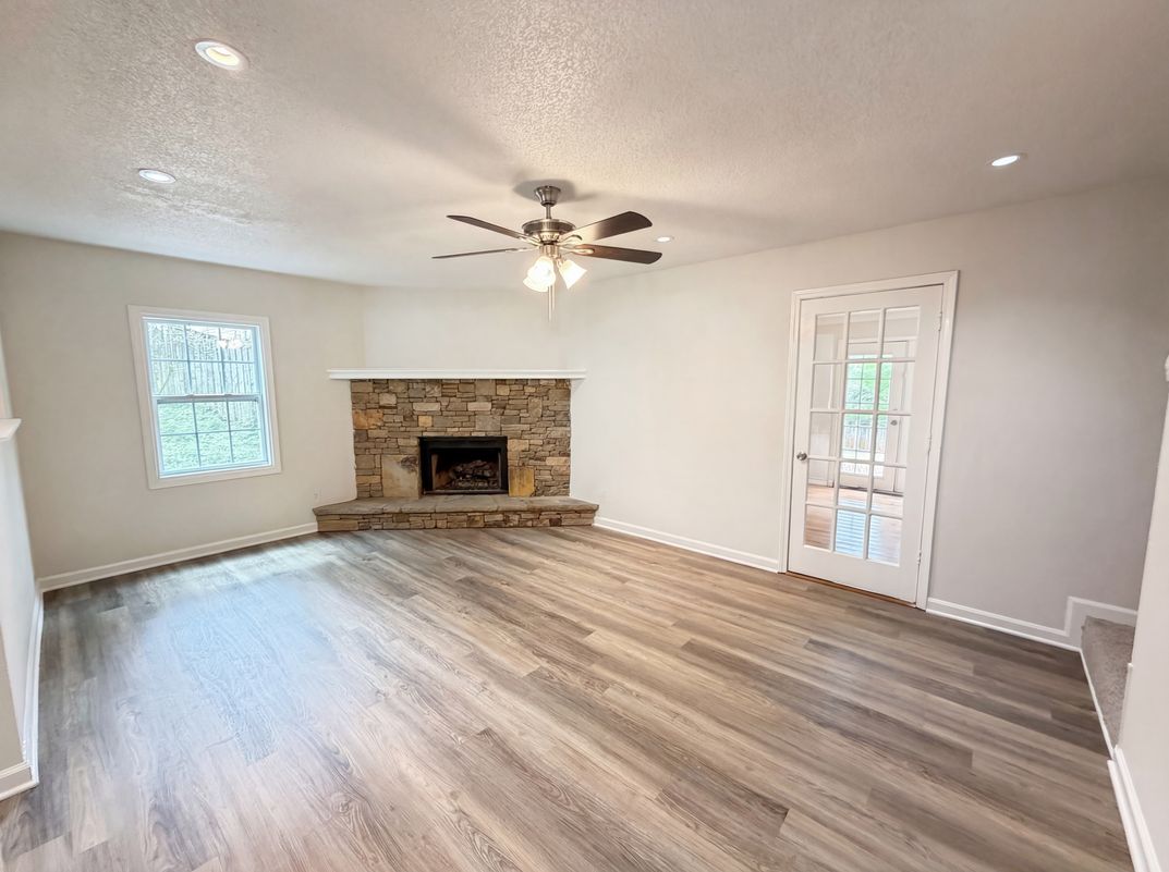 Property photo 3 of 5073 Farm Valley Dr NE