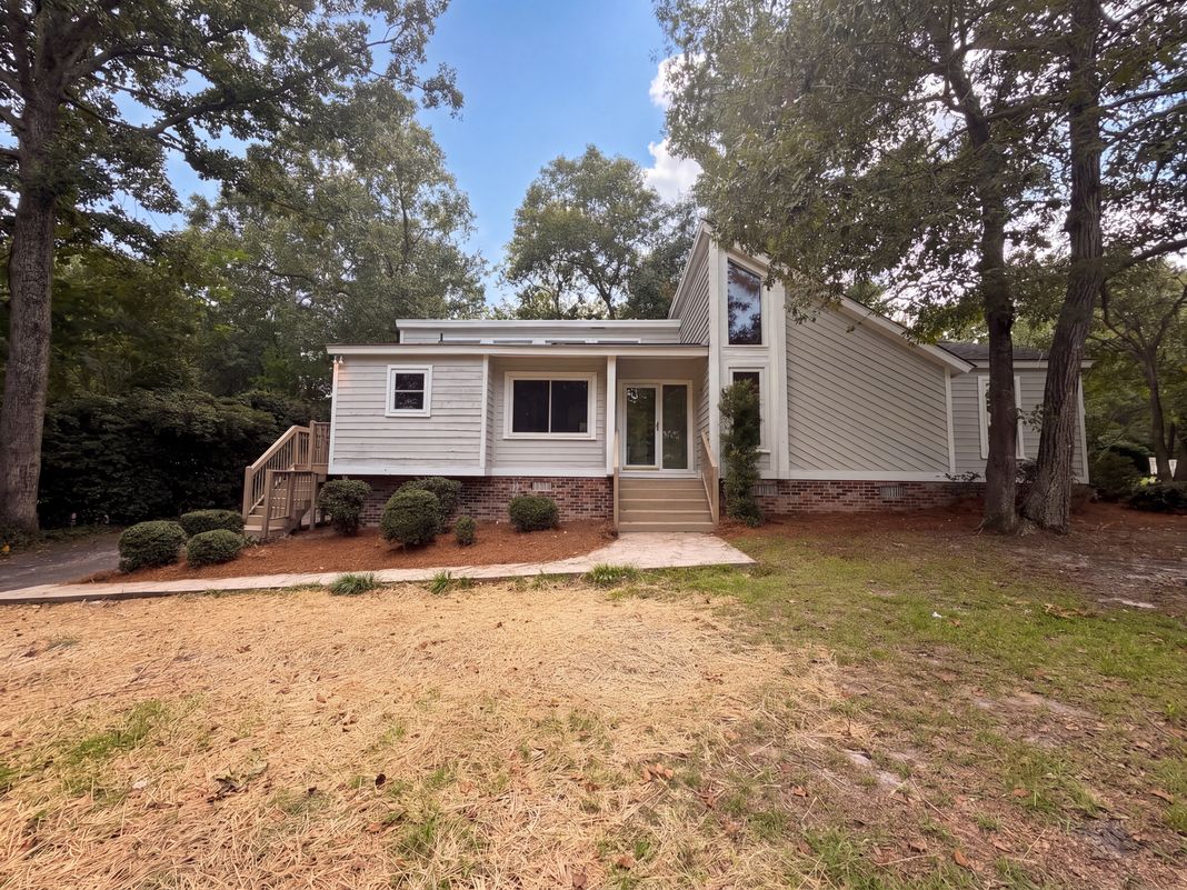Property photo 1 of 108 W Lake Dr
