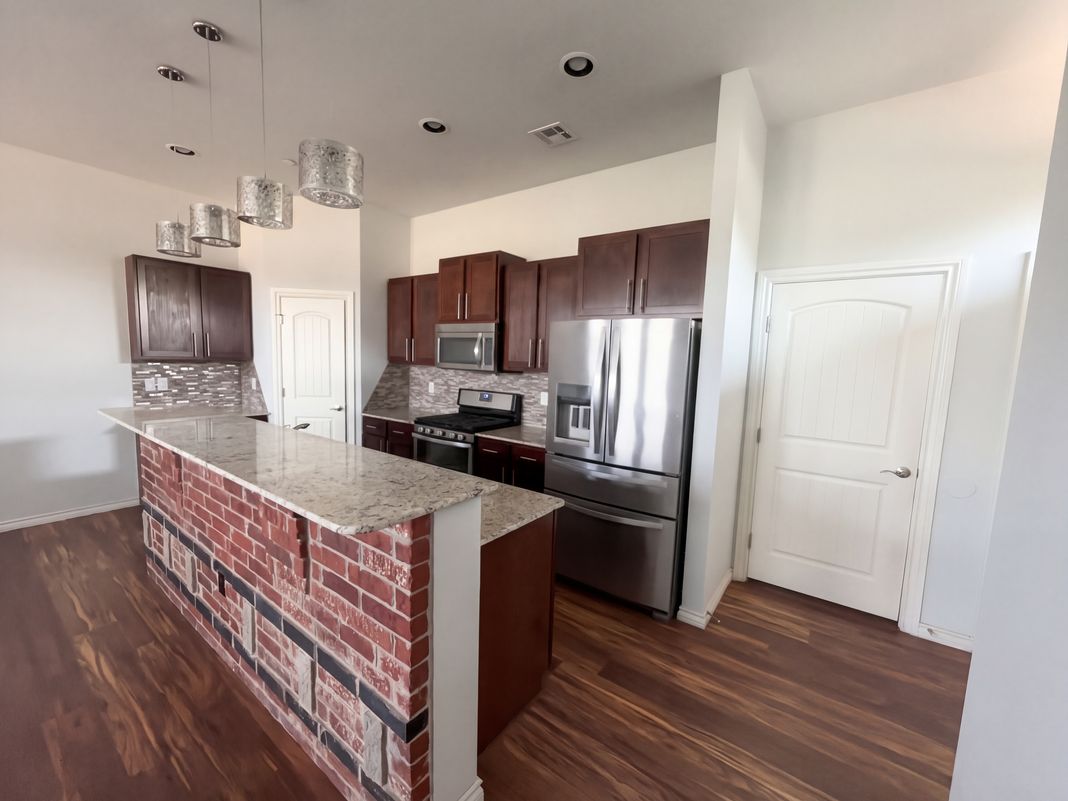 Property photo 2 of 549 S Fretz Ave