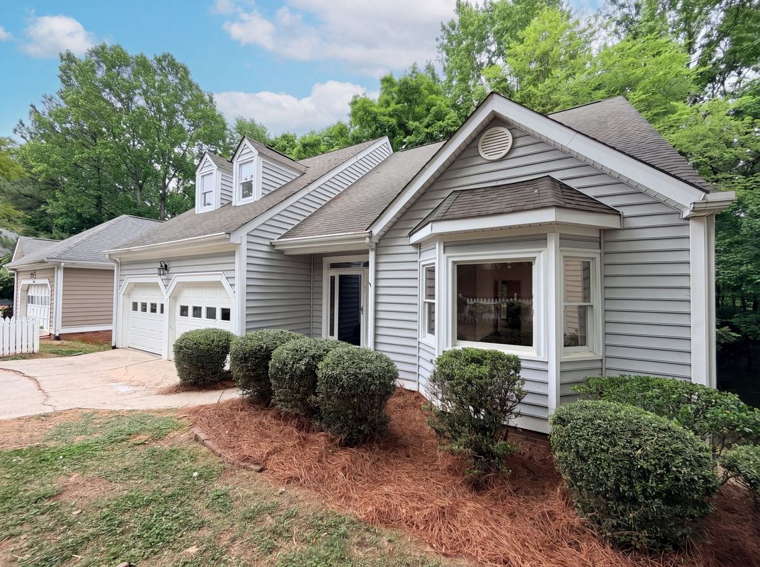 Photo 6 of 22 of 5908 Bookbinders Ln, Charlotte, NC