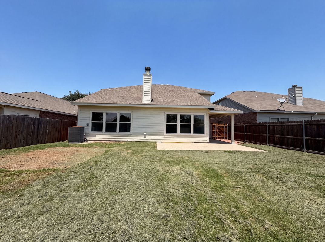 Photo 5 of 16 of 8608 Sagebrush Trl, Crossroads, TX