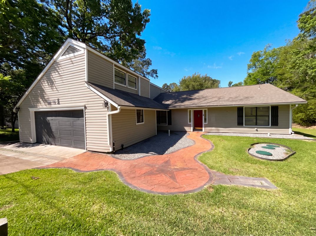 Property photo 1 of 241 Greenbriar Dr