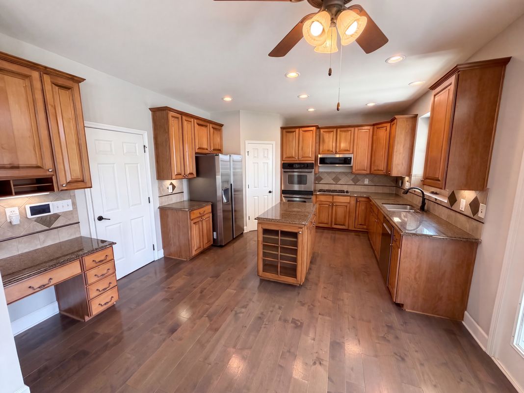 Property photo 2 of 7047 Tree House Way