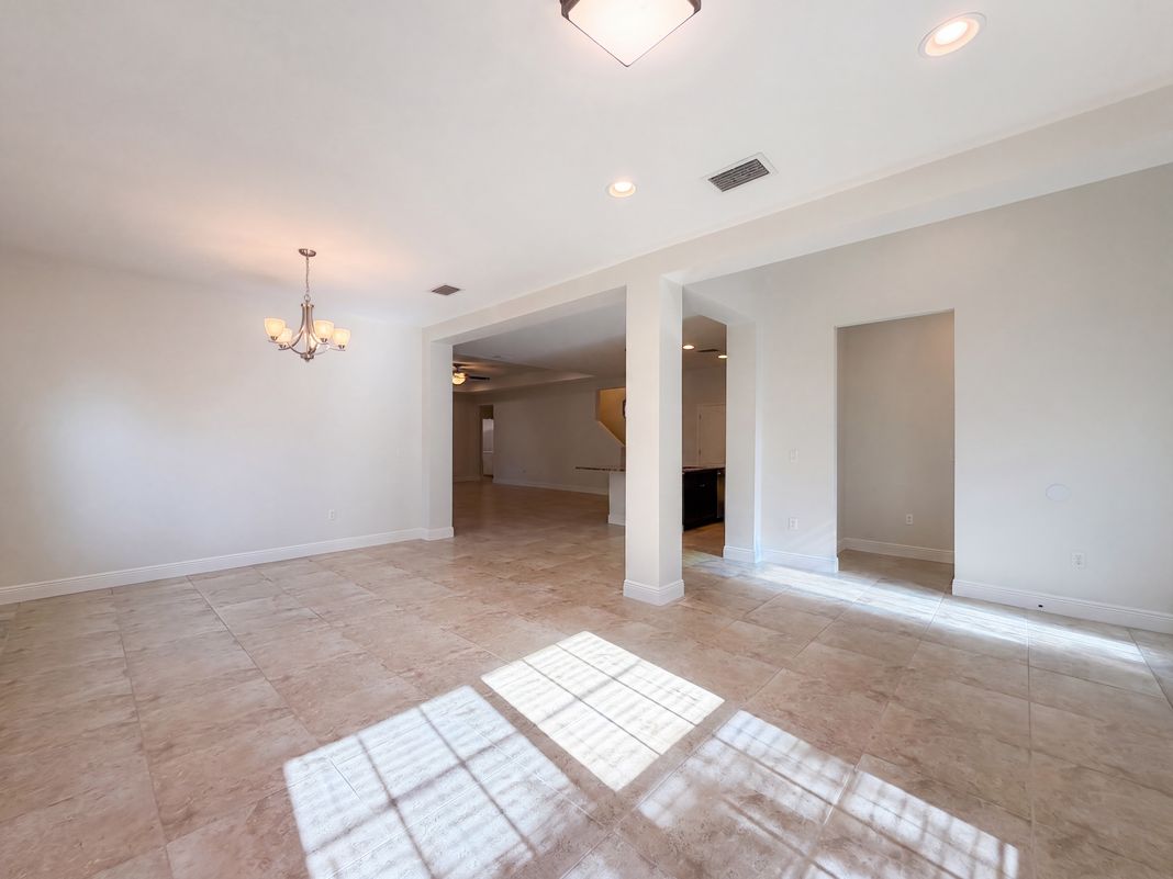 Property photo 3 of 1416 Hickory View Cir