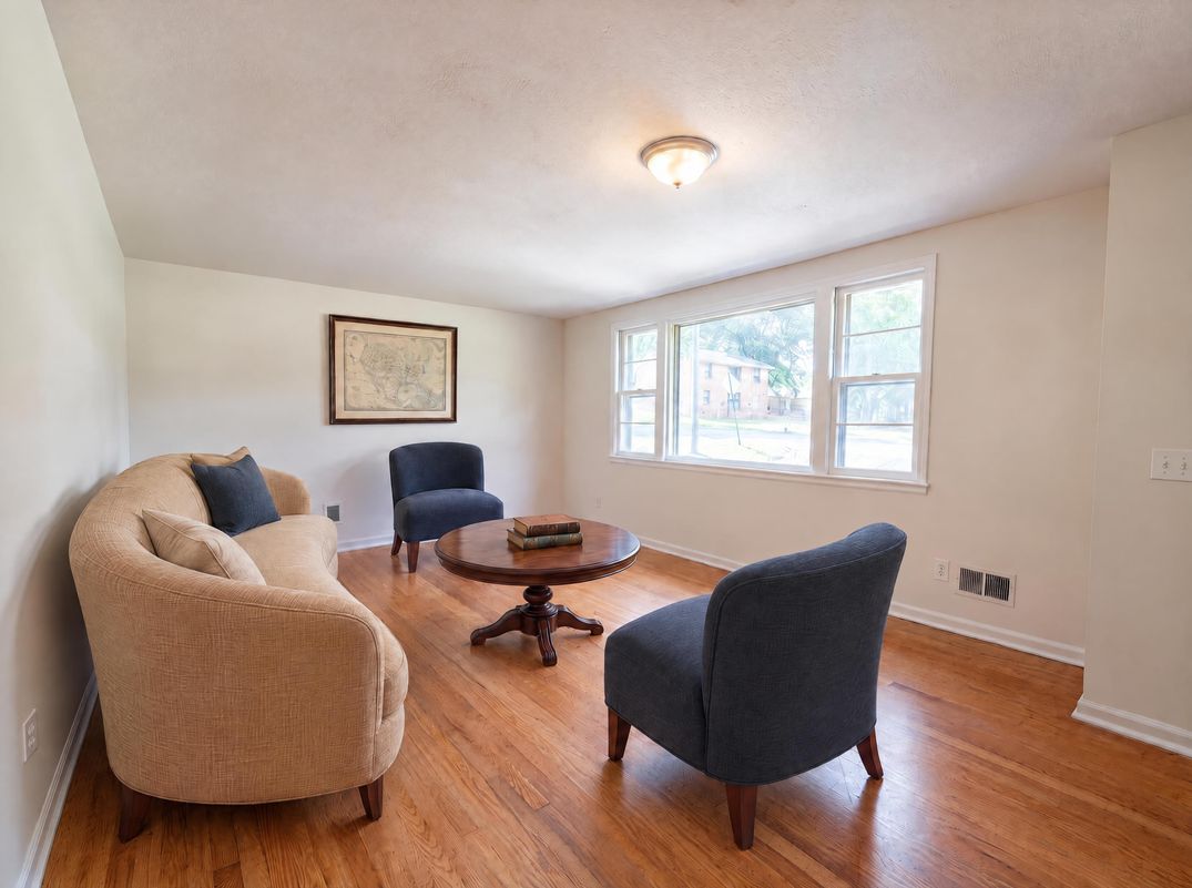 Property photo 3 of 20 Moonglo Cir