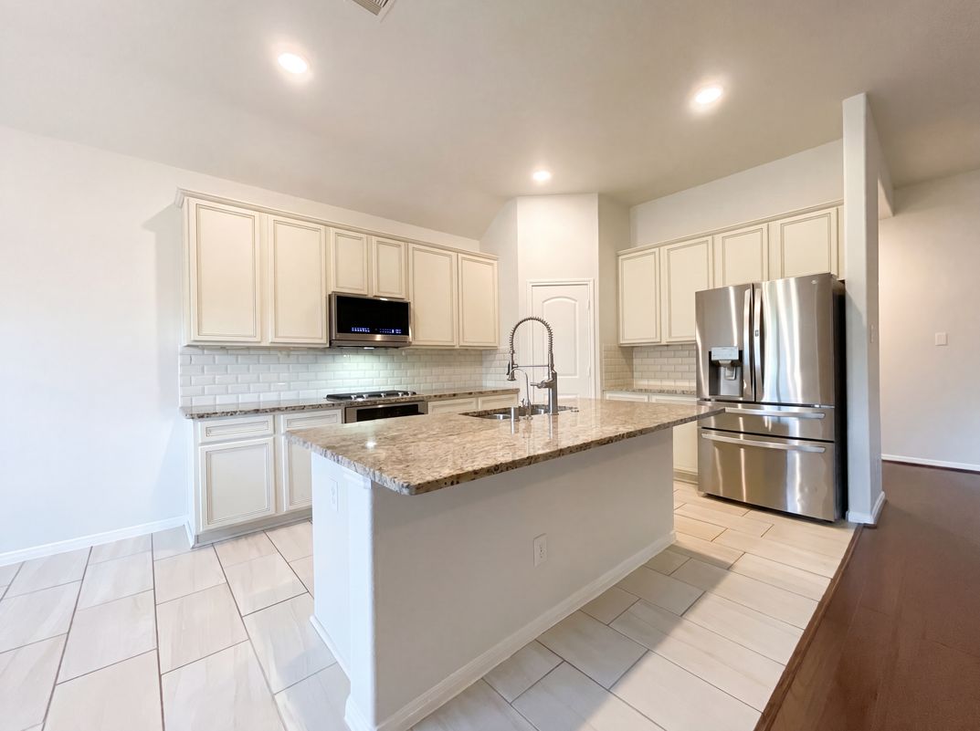 Property photo 2 of 21205 Timber Bluff Ln