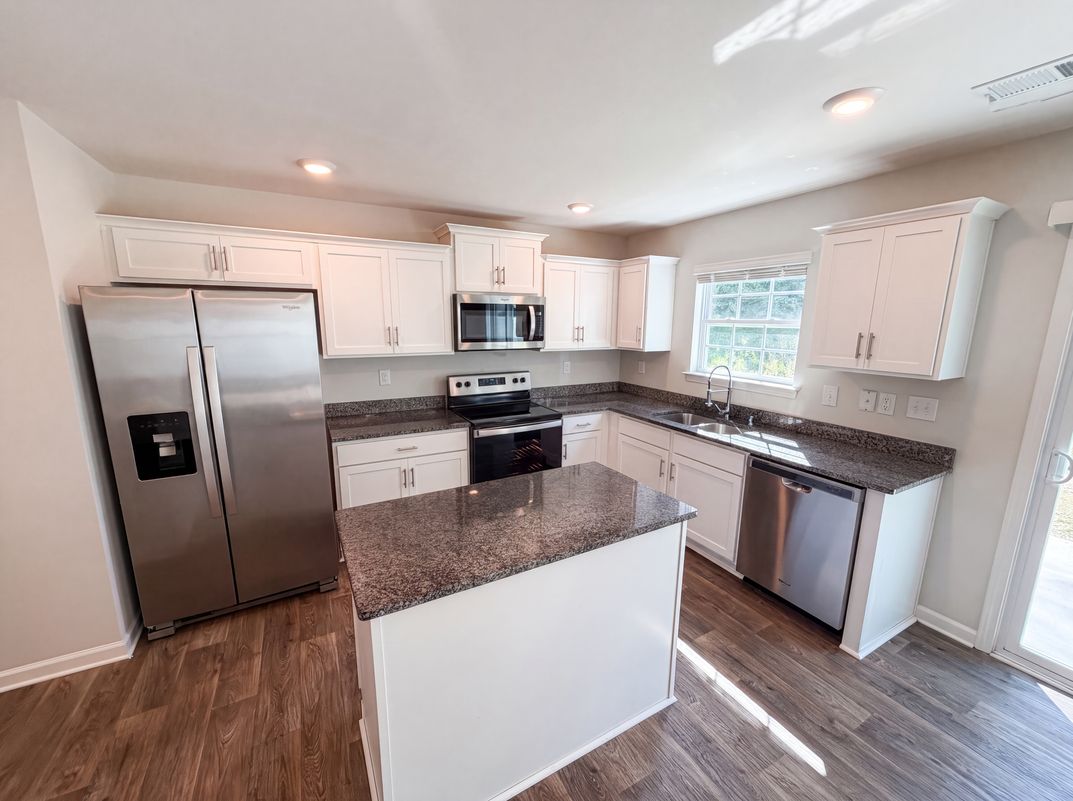 Property photo 2 of 2014 Tarzi Ln
